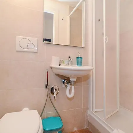 Be First بيت ضيافة 3*