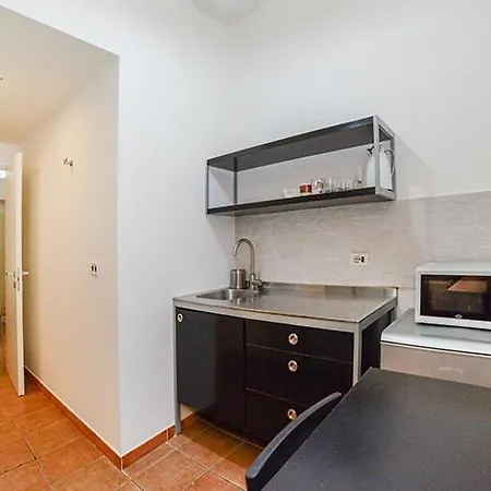 ゲストハウス Be First ローマ