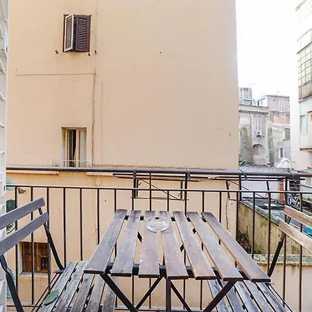 Be First 招待所 3*