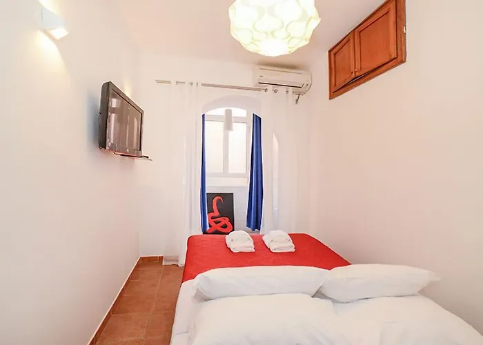 招待所 Be First 3*